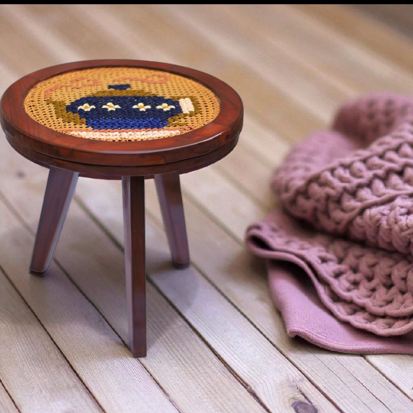 Kettle embroidered Round table - 19 x 21 inches