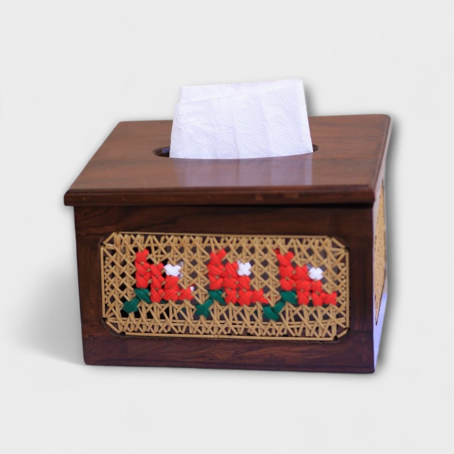 Embroidered tissue box - 14 x 9
