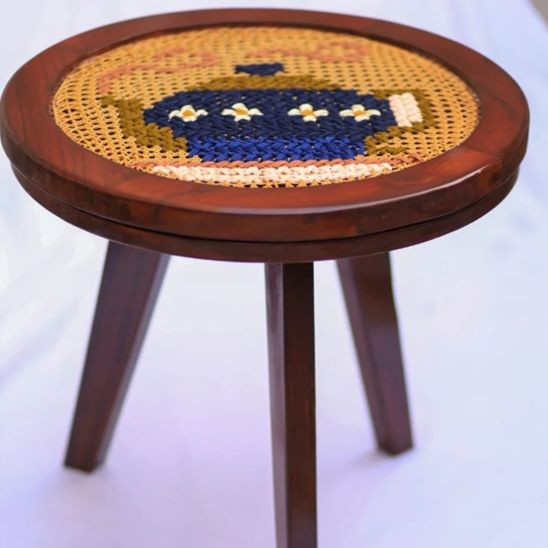 Kettle embroidered Round table - 19 x 21 inches