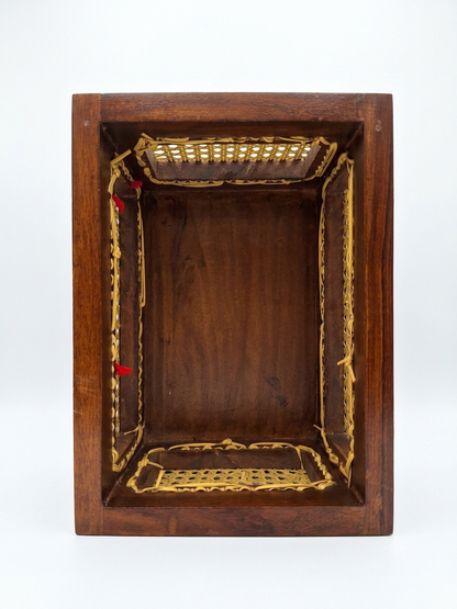 Embroidered tissue box - 14 x 9