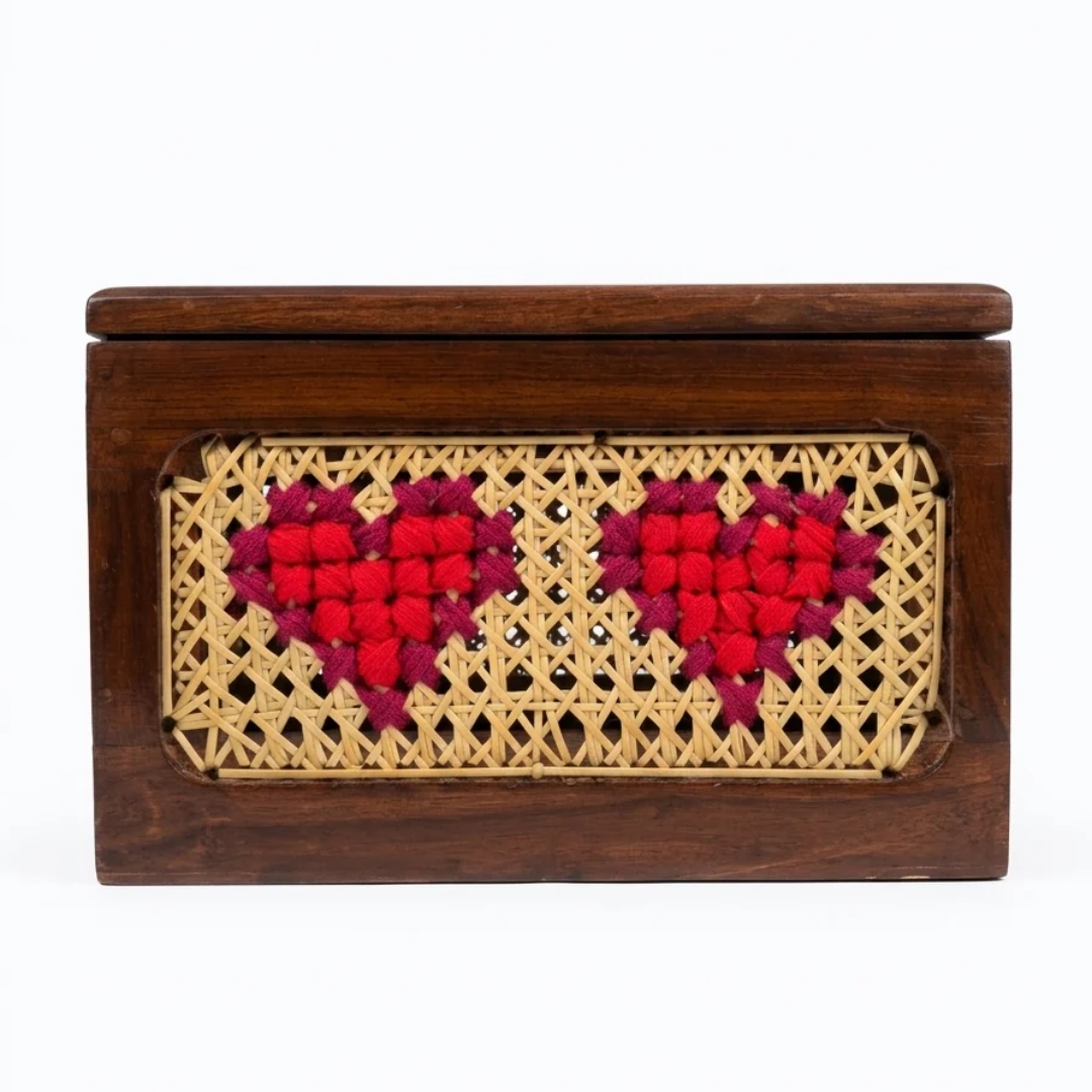 Embroidered tissue box - 14 x 9